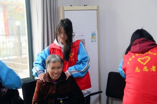 “学雷锋”志愿活动，医科学子用专业化爱于行！(图4)