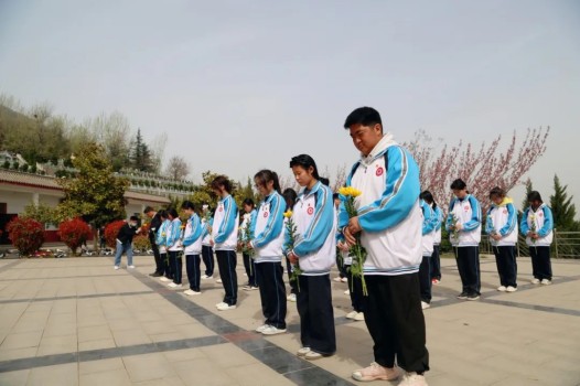 清明祭英烈，厚植家国情，一堂镌刻心底的青春思政课！(图2)