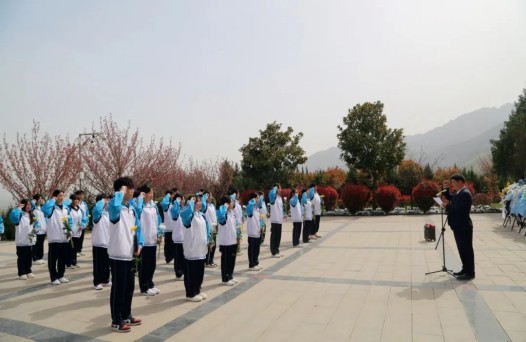 清明祭英烈，厚植家国情，一堂镌刻心底的青春思政课！(图8)