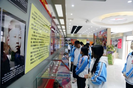 清明祭英烈，厚植家国情，一堂镌刻心底的青春思政课！(图12)