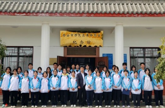 清明祭英烈，厚植家国情，一堂镌刻心底的青春思政课！(图13)