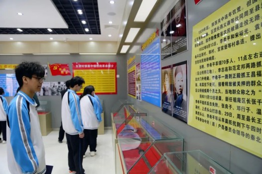 清明祭英烈，厚植家国情，一堂镌刻心底的青春思政课！(图11)