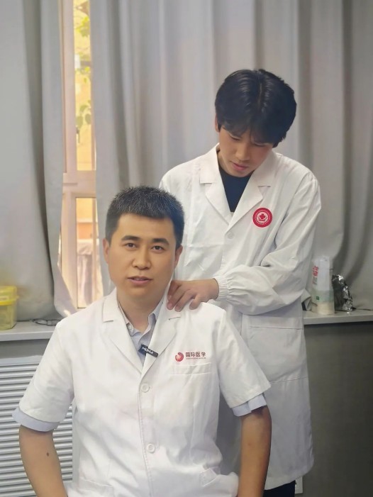 跨校义诊暖人心！我校师生携手三甲医院专家开展校园义诊活动(图3)