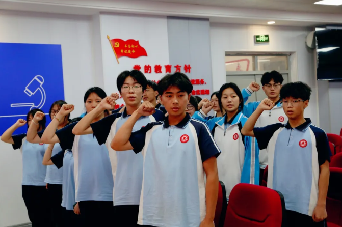 新血液，新力量！我校举行新团员入团仪式(图5)