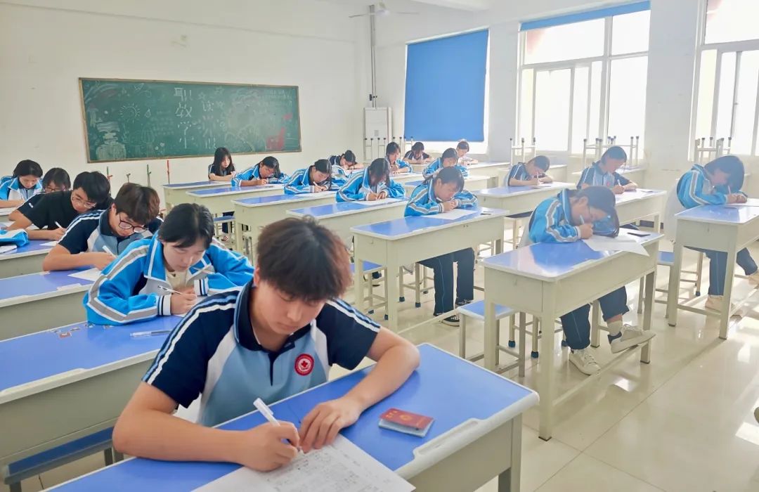 笔尖下的文化自信！我校 "弘扬传统文化" 主题作文大赛纪实(图1)