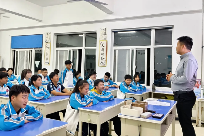 1+1＞2，这堂班会课解锁成长最优解！(图3)